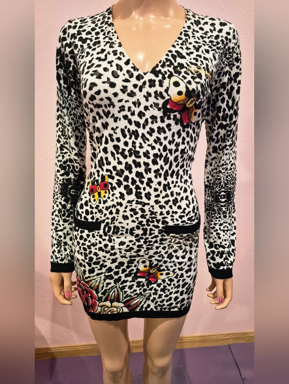 ED HARDY Black & Cream Animal-Print V-Neck Tunic Sweater - Size M